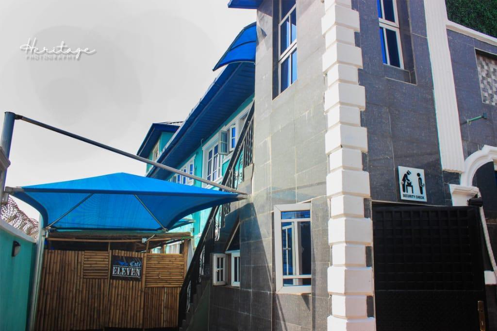 The House Eleven Hotel & Apartment