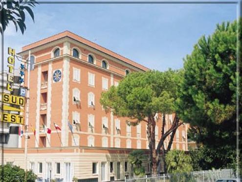 Hotel Sud Est by Fam Rossetti