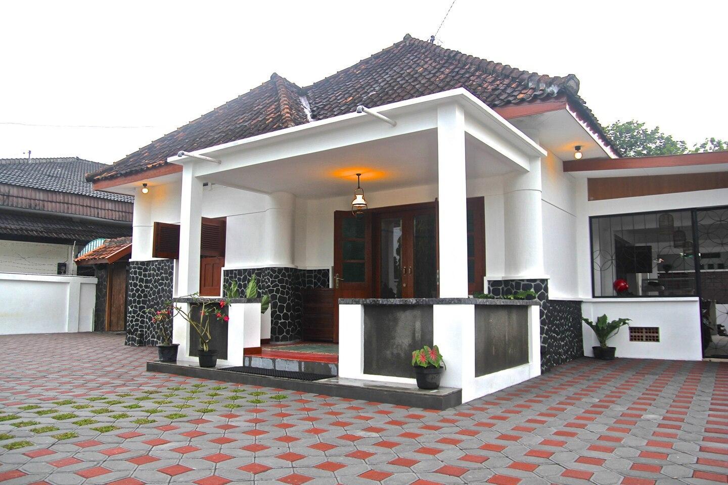 Ndalem Surokarsan - all 4 rooms for 8 pax