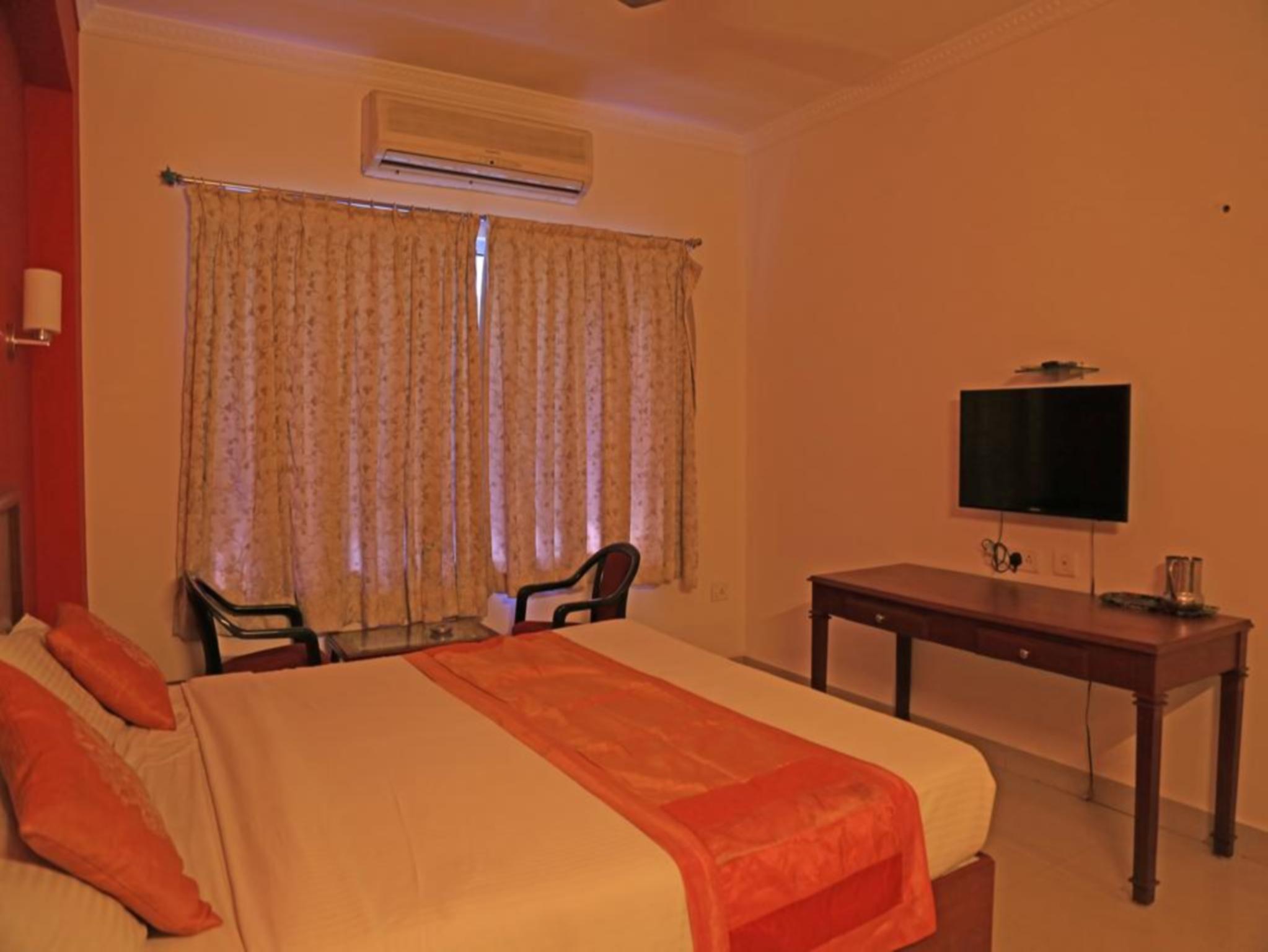 Goldmine Hotel - Koyambedu
