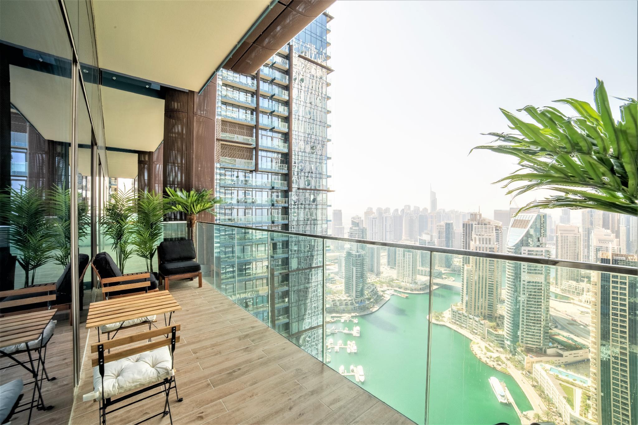 Luxurious 1 BR Suite with Full Marina & Palm Views