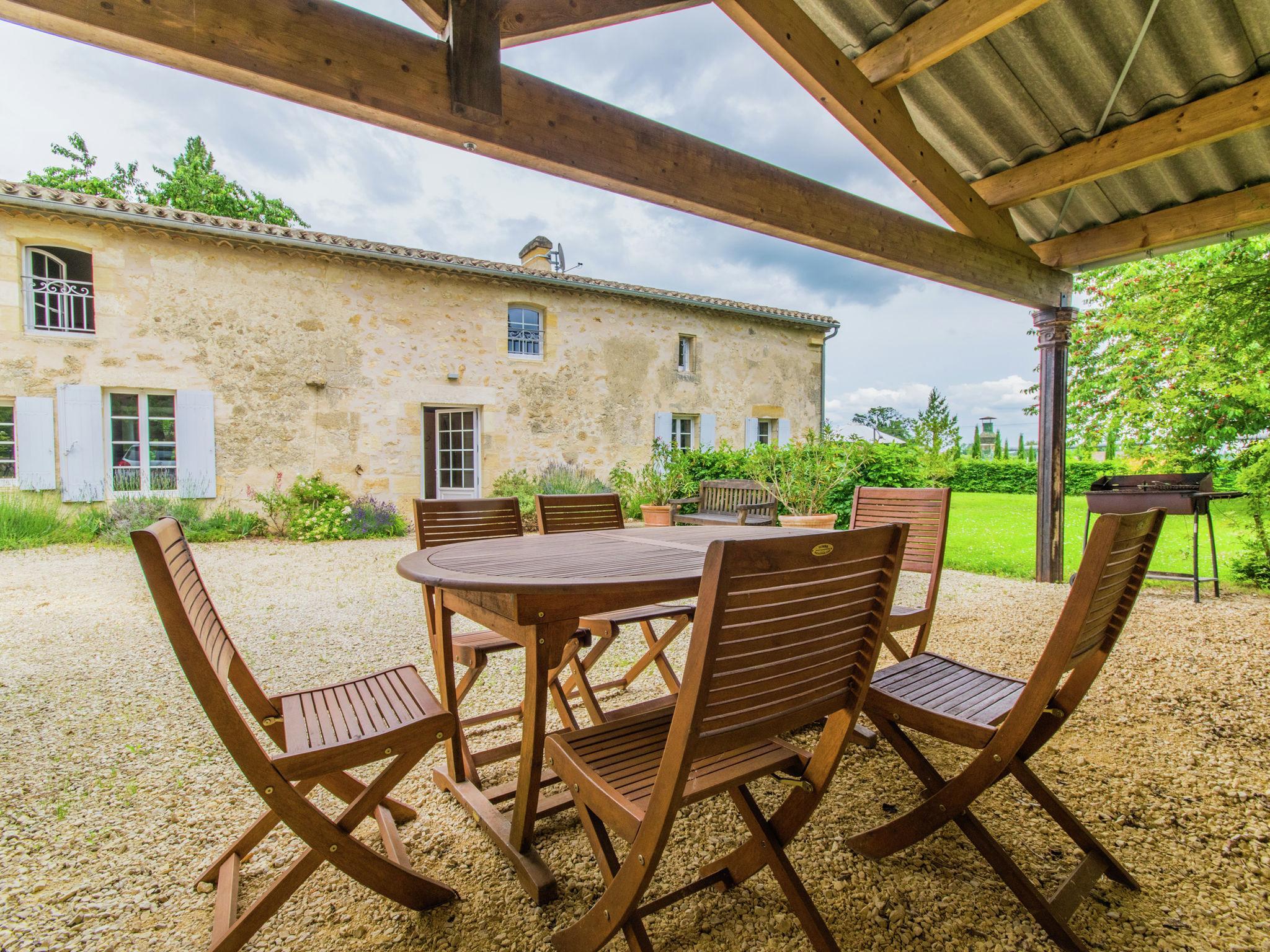Beautiful stone house with private pool close to Saint-Émilion.