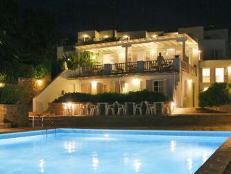 Akrotiri Hotel