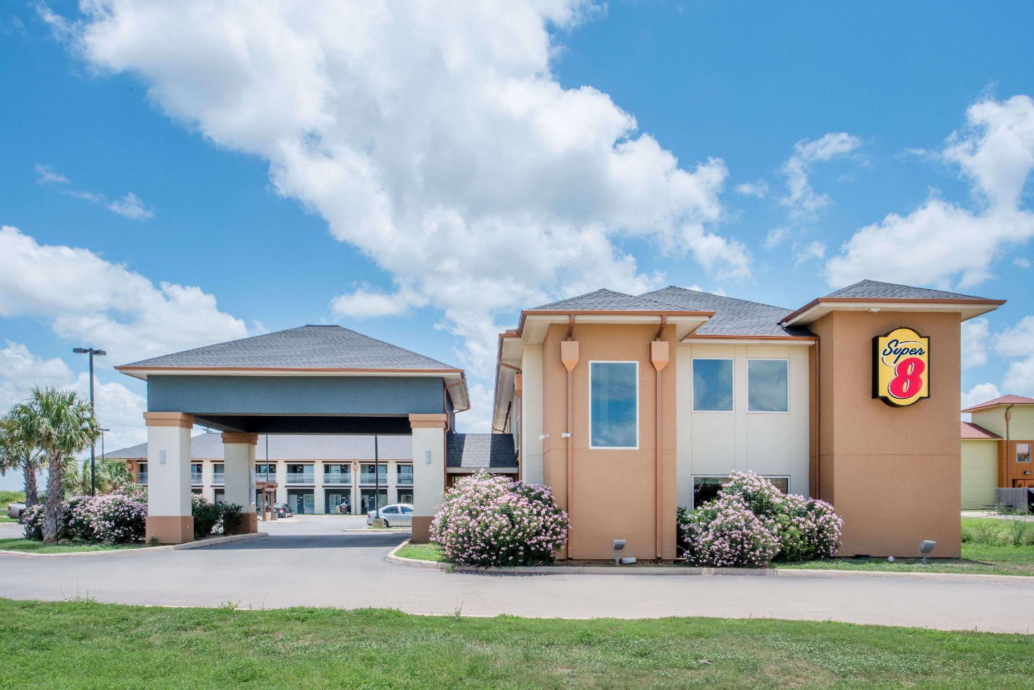 Super 8 By Wyndham Dilley Tx