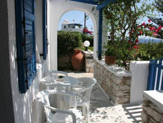 Flora's Apartments