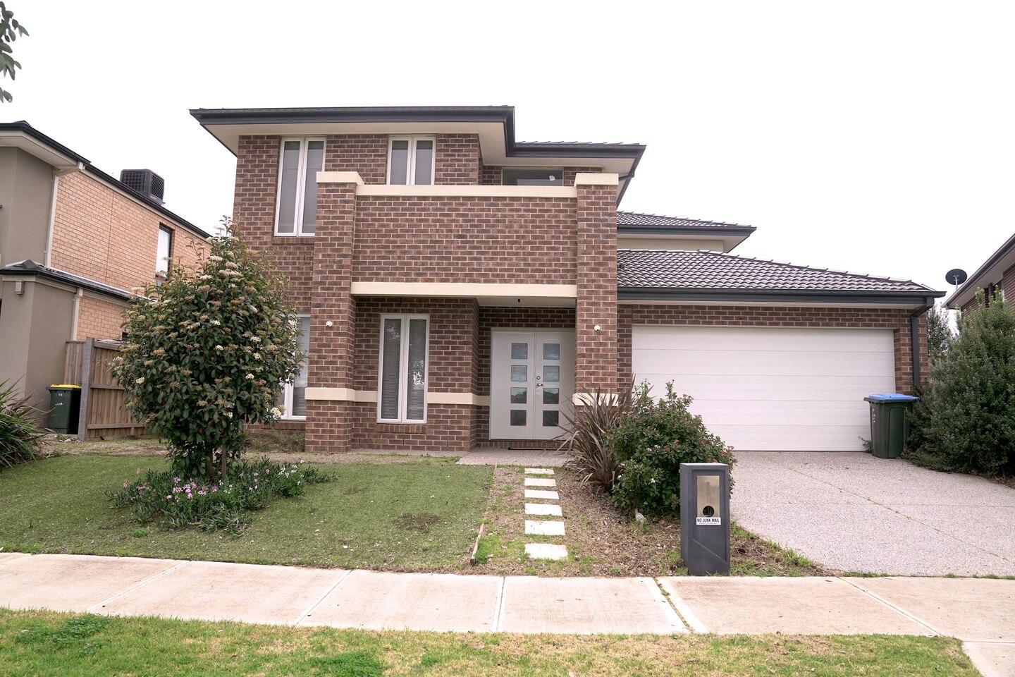 Newly Modern Home for Big Group near Freeway & SC