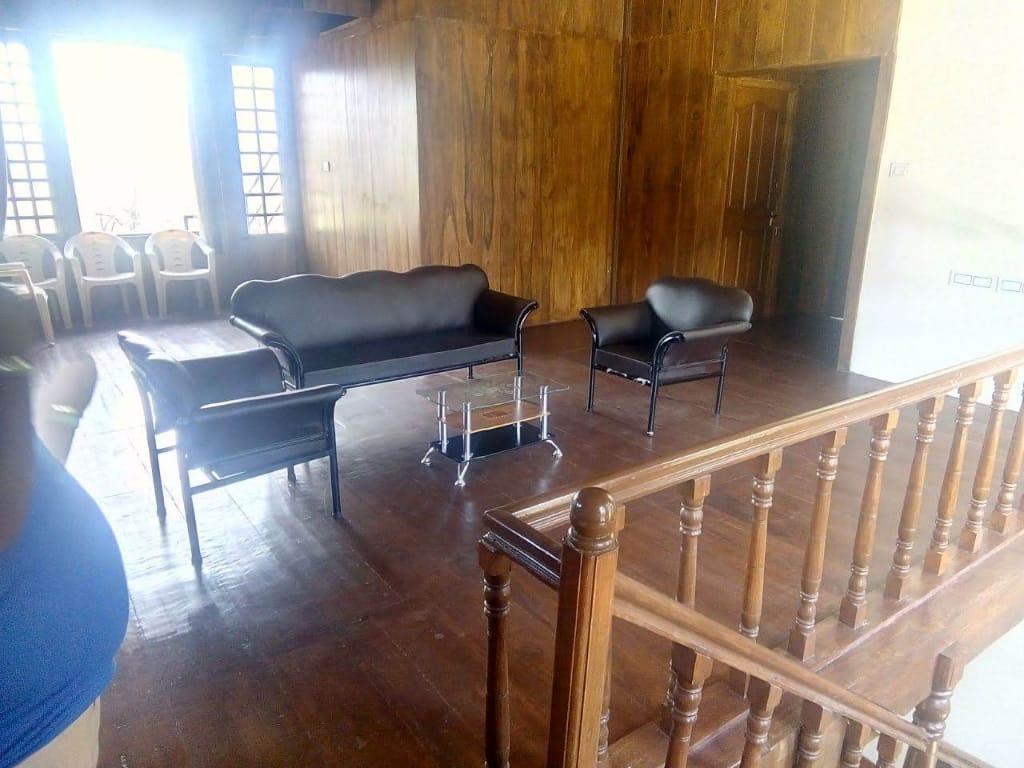 Bullz wooden house