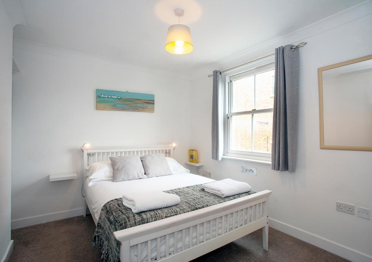 The Spires - Apartment close to West Station