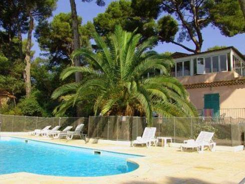Hotel De La Mer