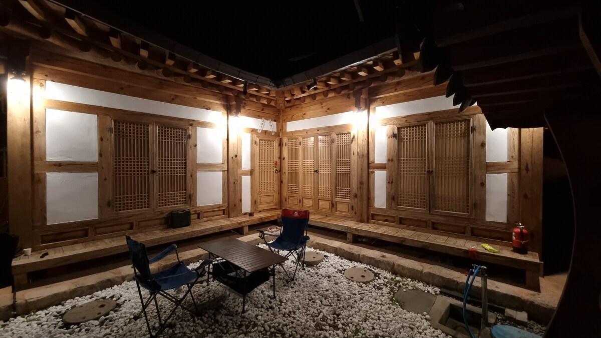 Hwarang, Hwangnidan-gil, Gyeongju