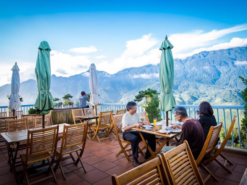 Sunny Mountain Hotel