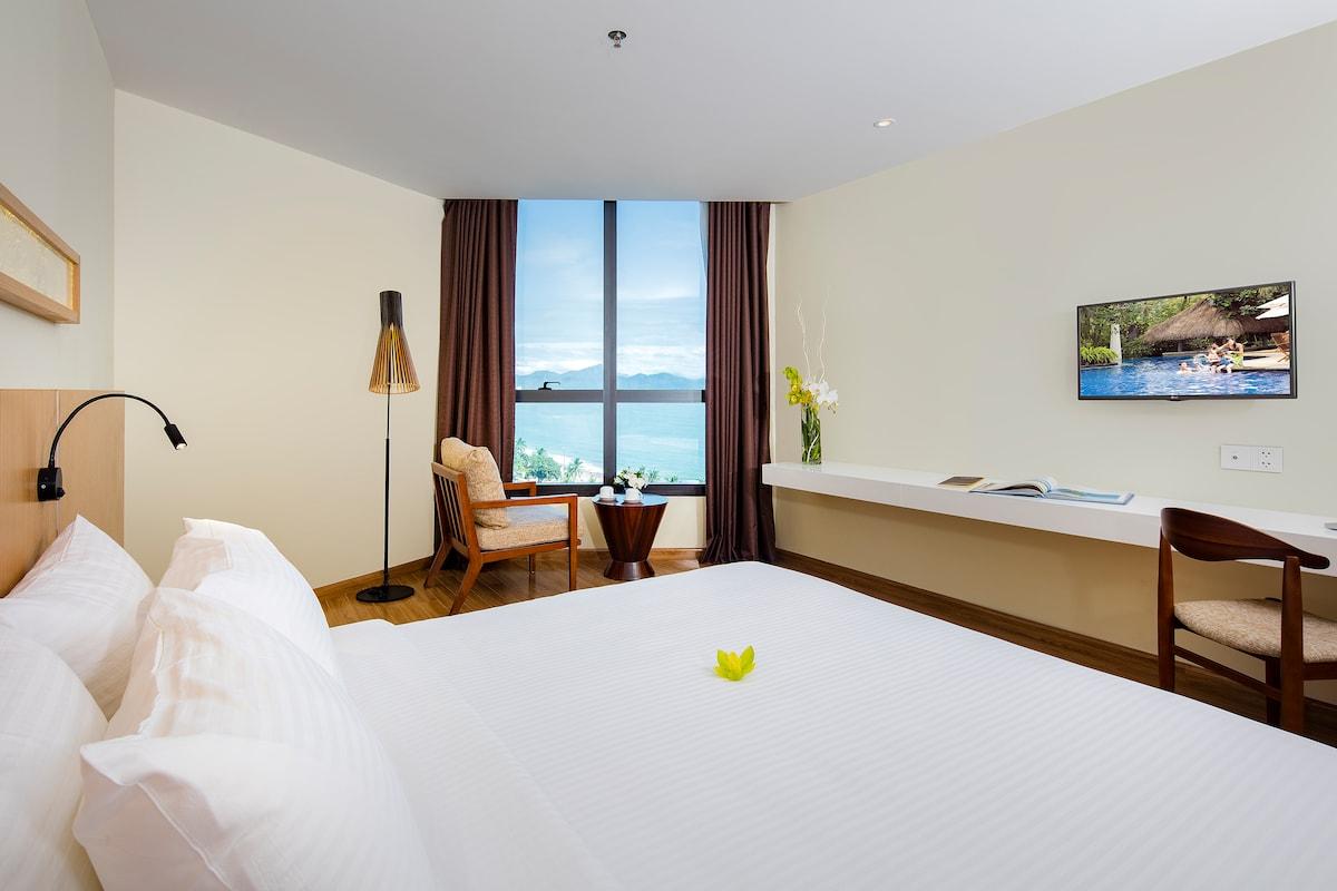 Seaview Apartment with Private Beach