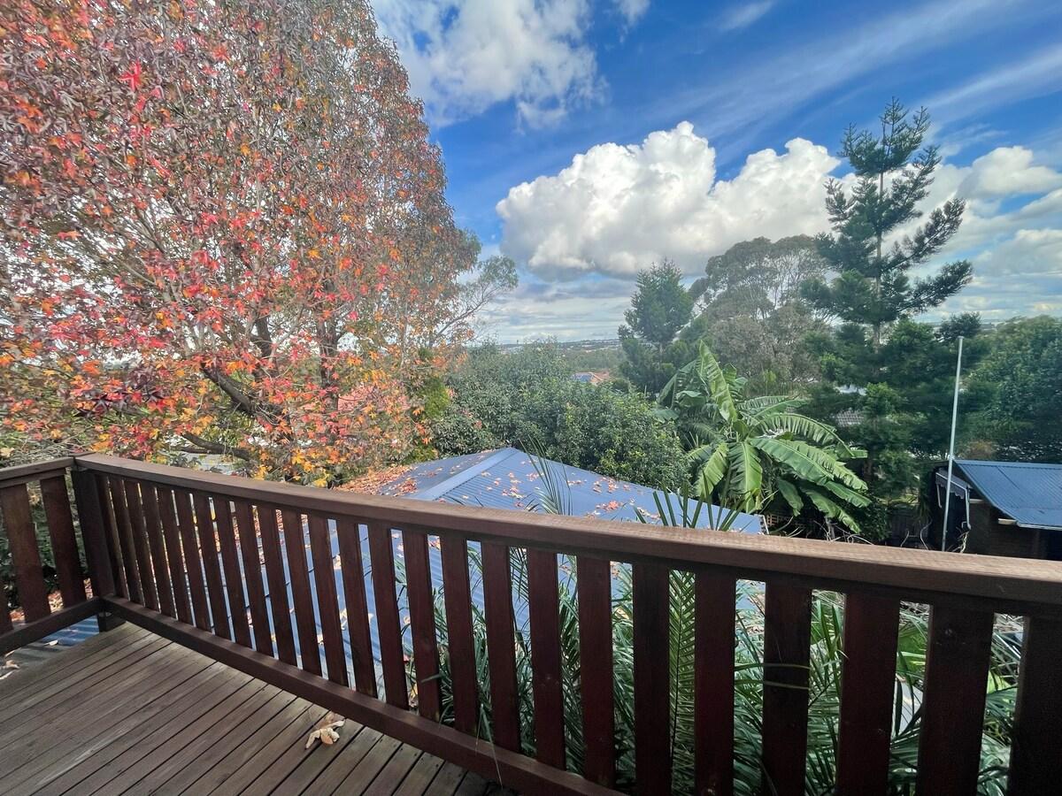 Cansdale House 5BR  with superb view. Location !
