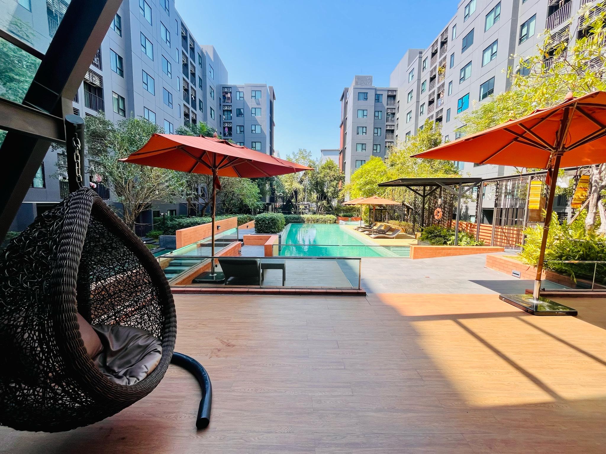 Escent ville Pool, Clean & near Central festival