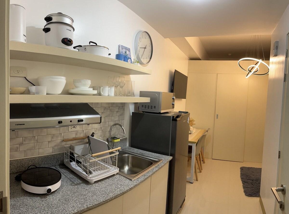 Snug & Cozy Condo @SM Southmall 100mbps Netflix D+