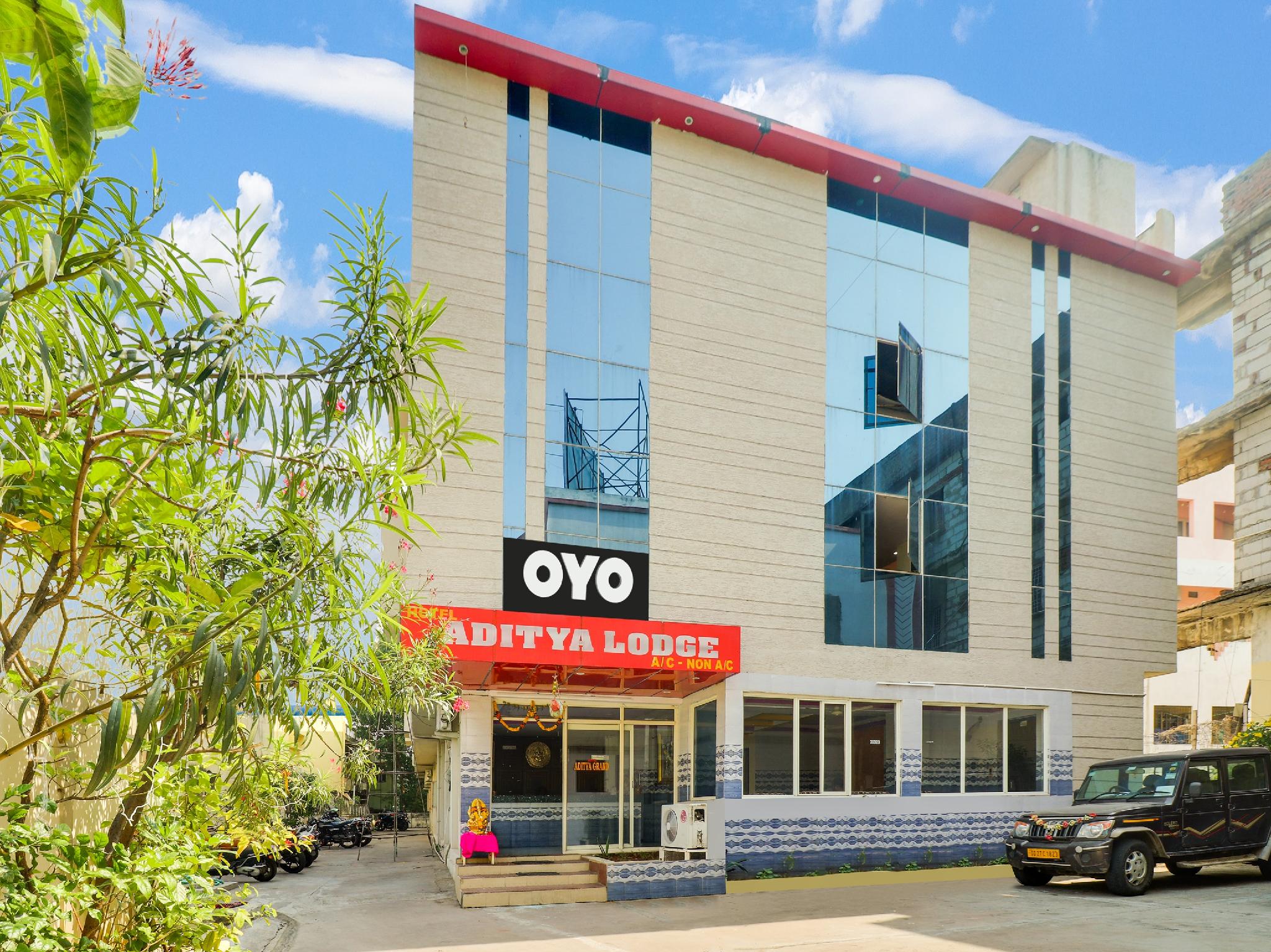 OYO Flagship 810680 Aditya Grand