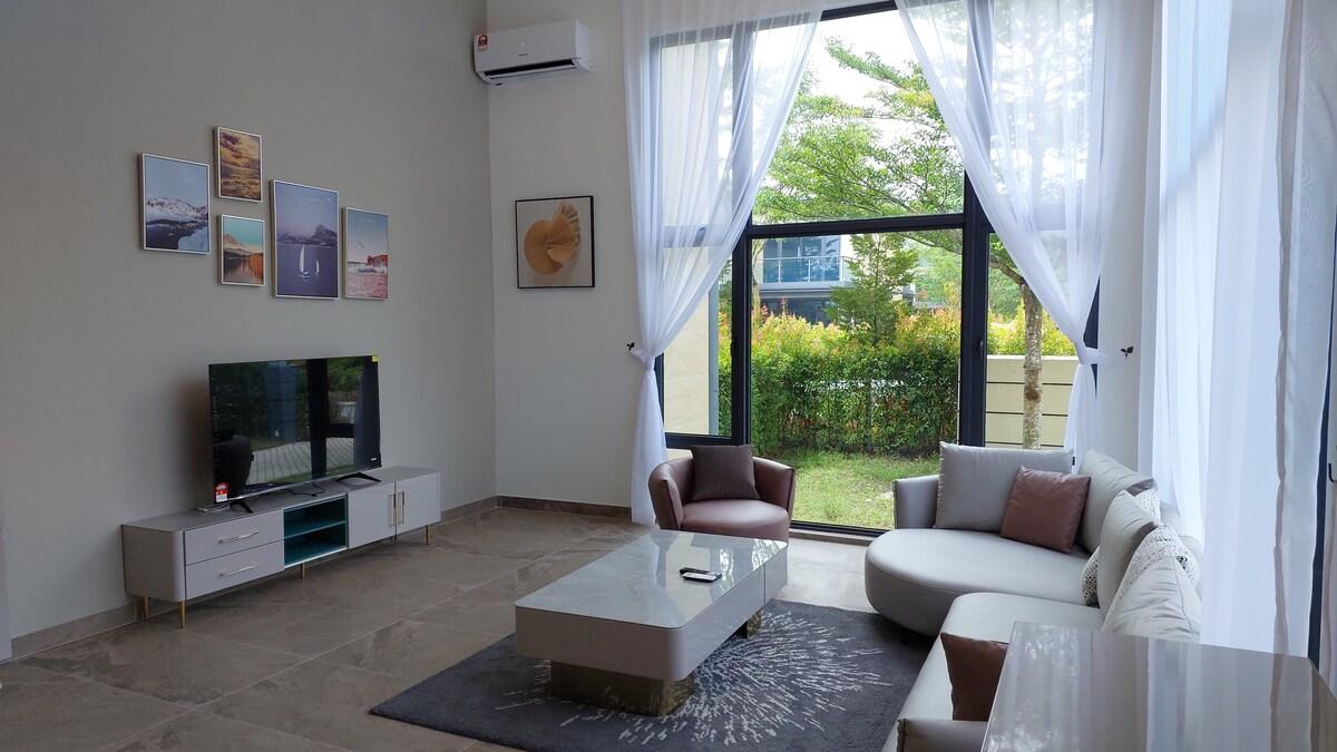 Spacious Fringe Villa @ Golf Resort [Netflix]