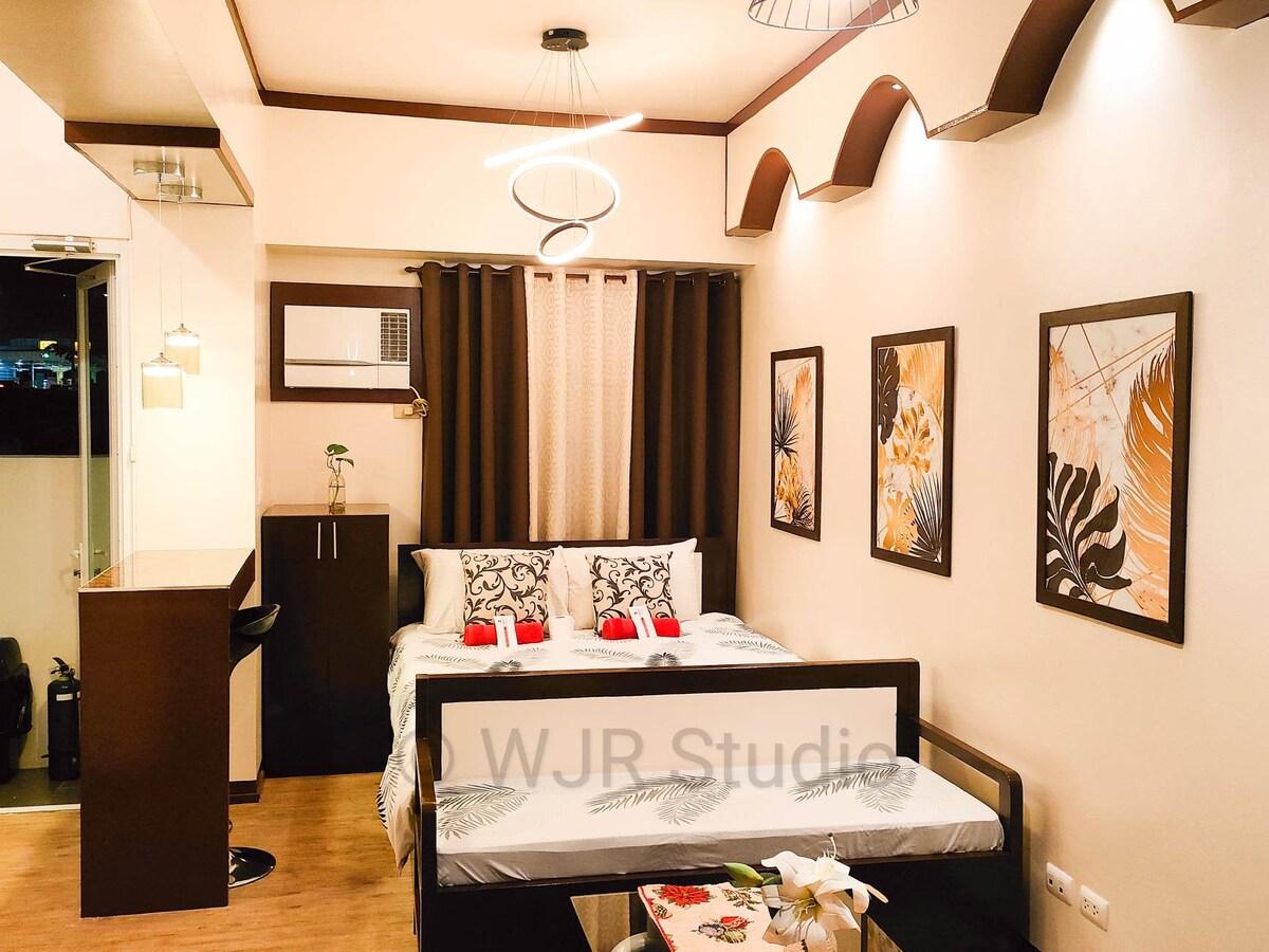 Anuva Prime 3-Queen Bed Suite Modern Stylish Place