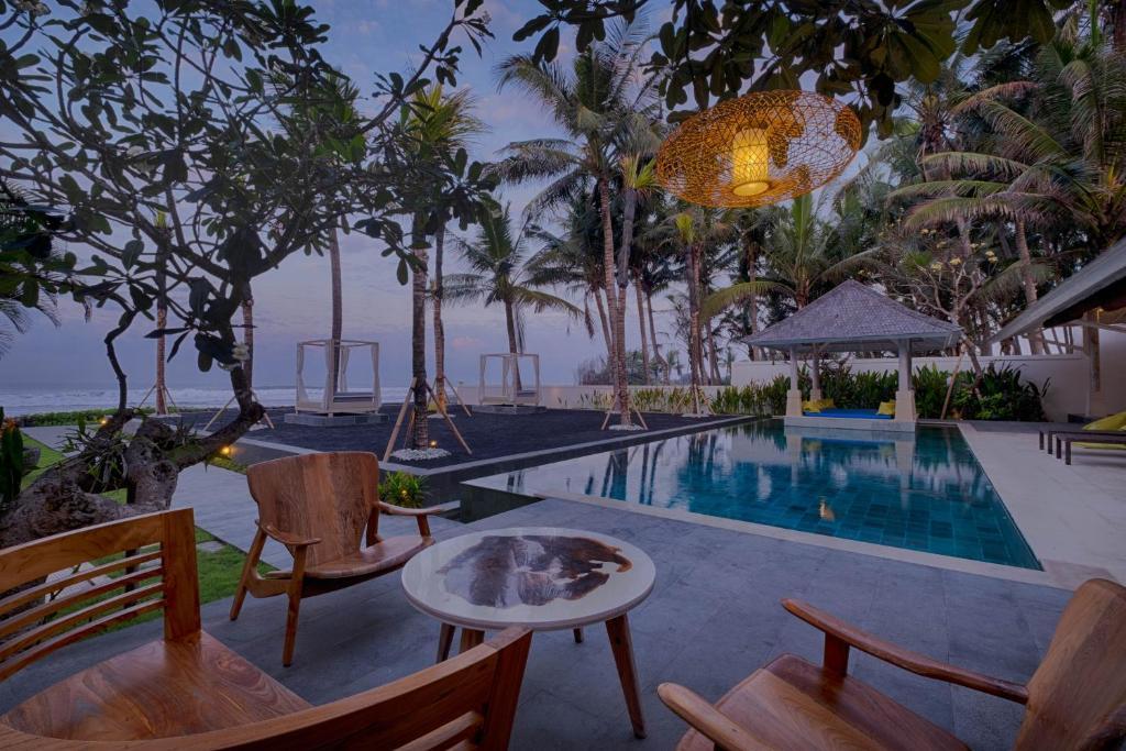Five BDR Pool Villa with Access to Saba Beach
