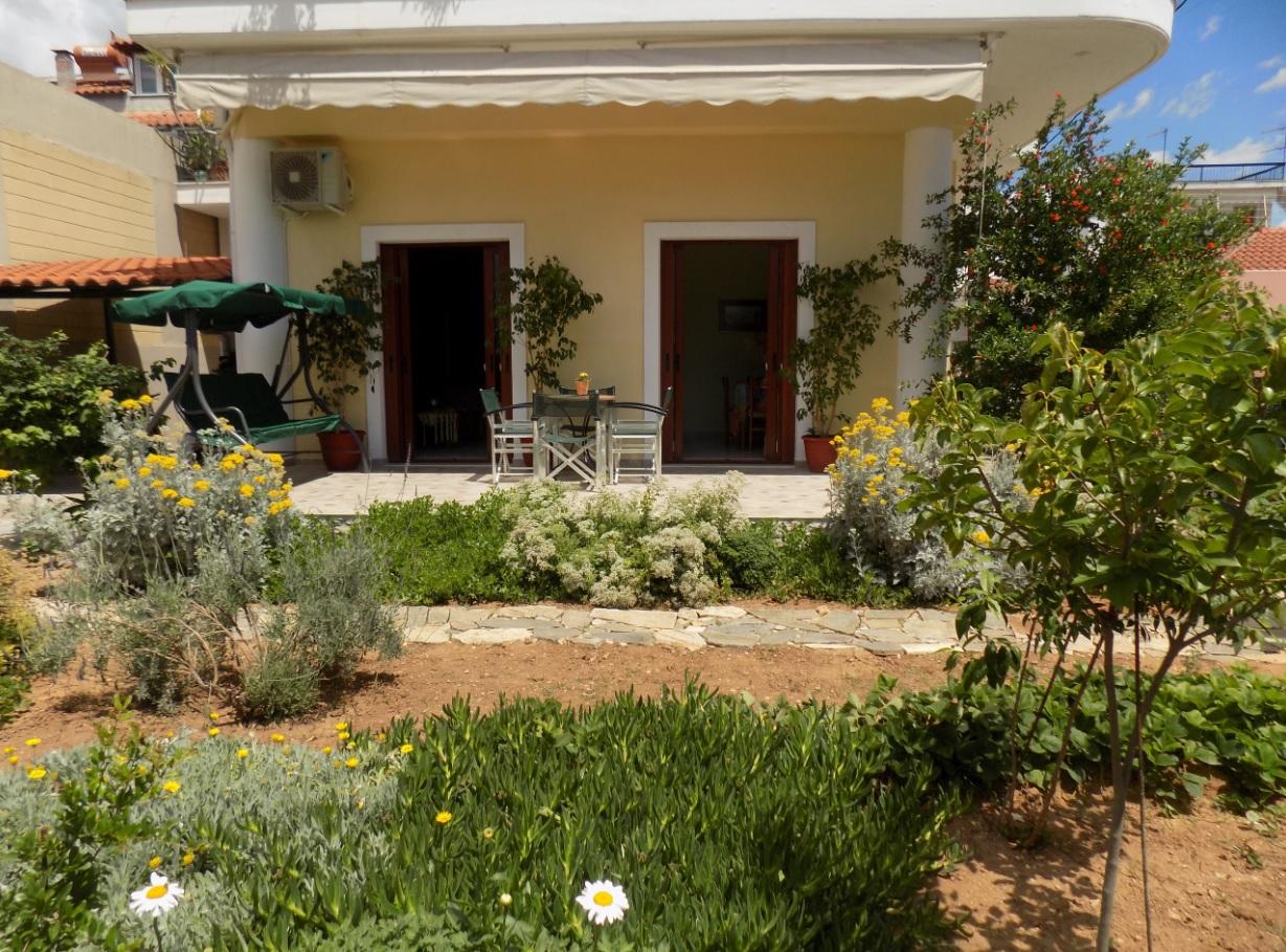 Pappas Family House with Sunny Garden View