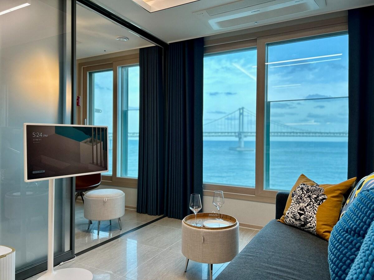 Ocean Breeze Apartment