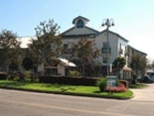 La Quinta Inn & Suites by Wyndham Irvine Spectrum