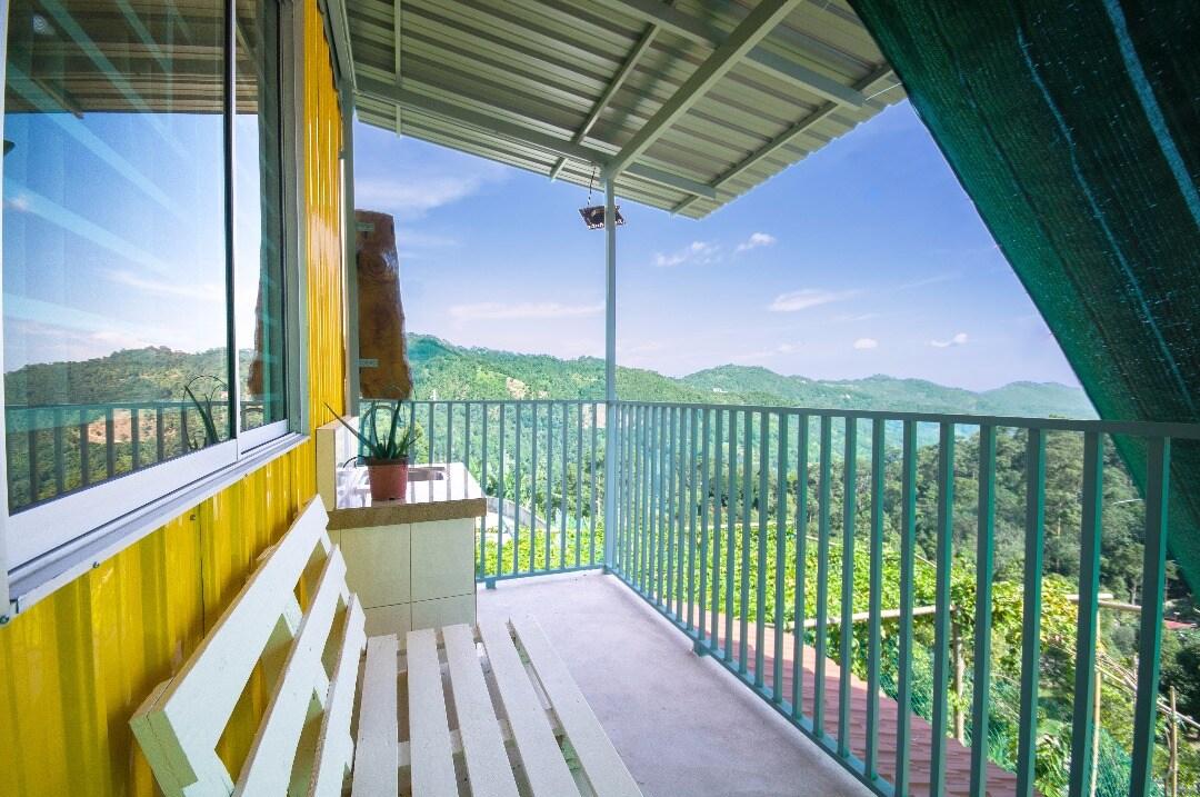 Yellow Villa @BB Paradise Hill