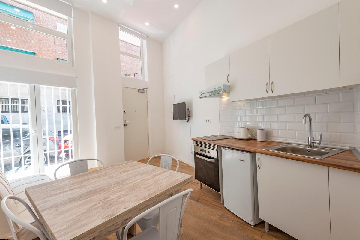 4km from Sol (down town Madrid), 1 min Metro, wifi