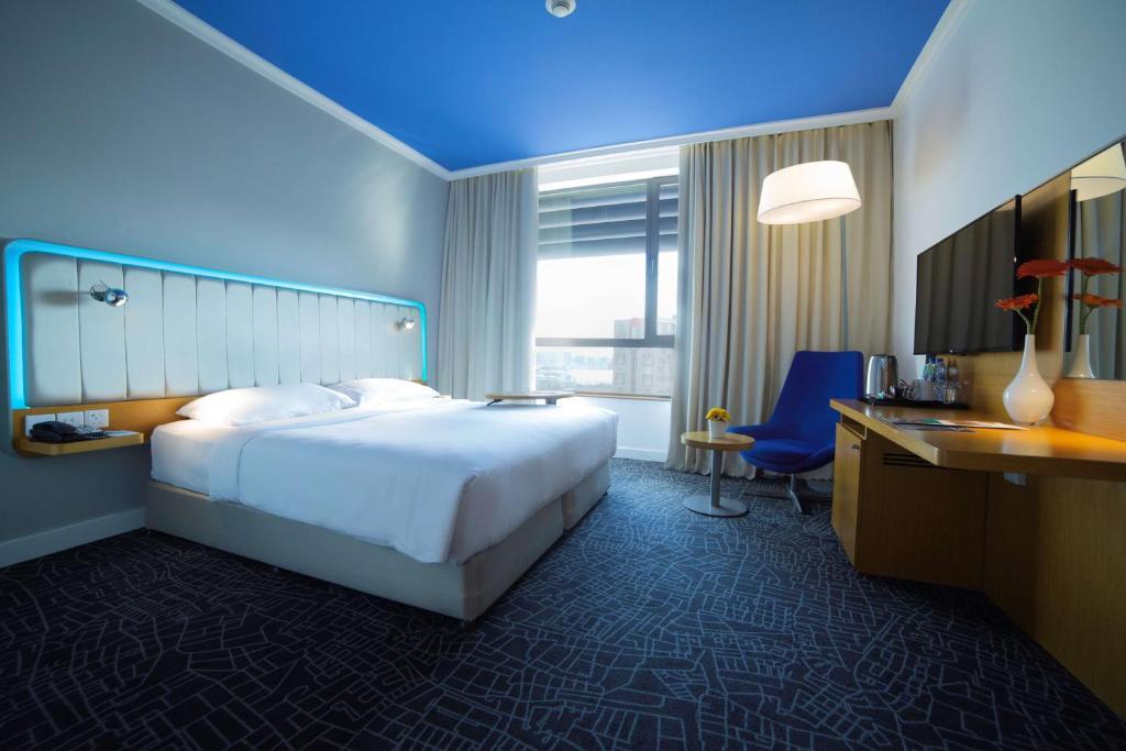 Suite With Terrace Near Yas Beach.