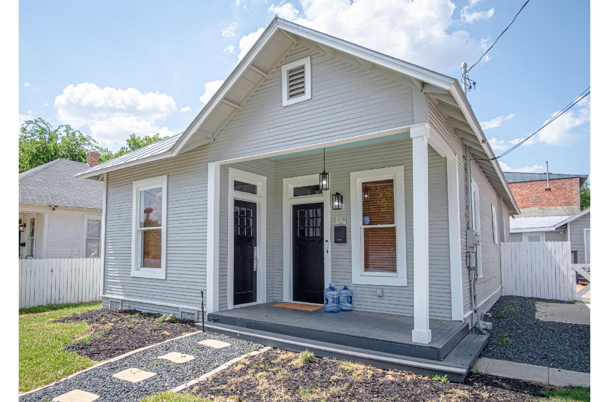 Adorable Guesthouse So Close to Amazing Downtown
