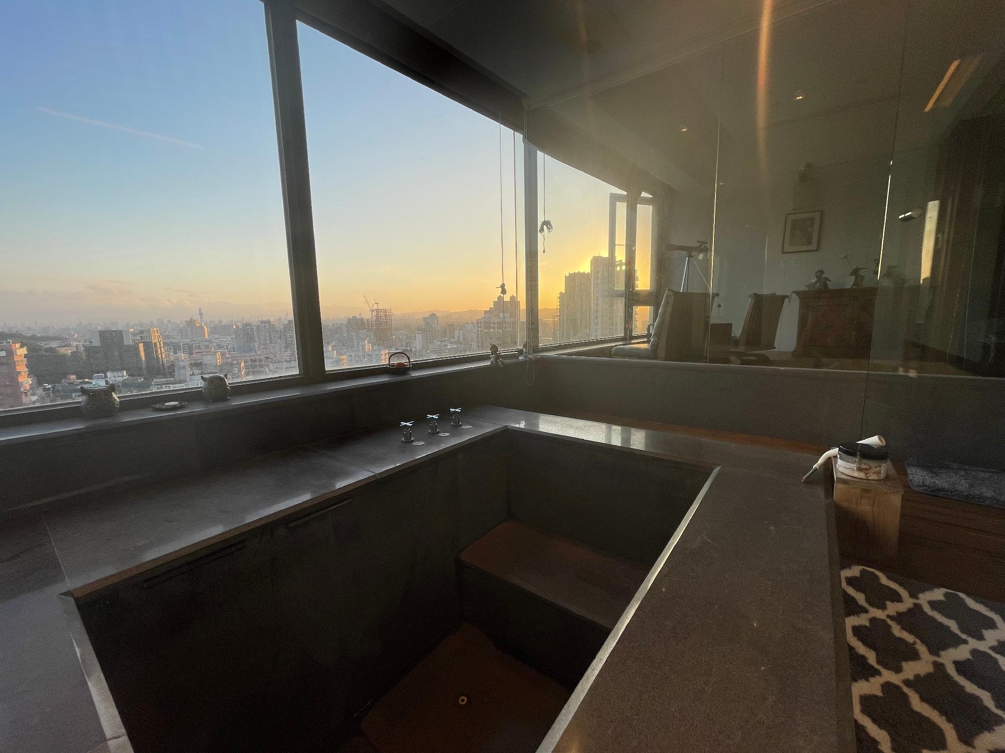 XinBeitou Skyhigh Hotspring/Pool Getaway