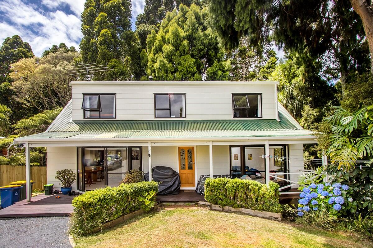 Titirangi Forest Retreat!