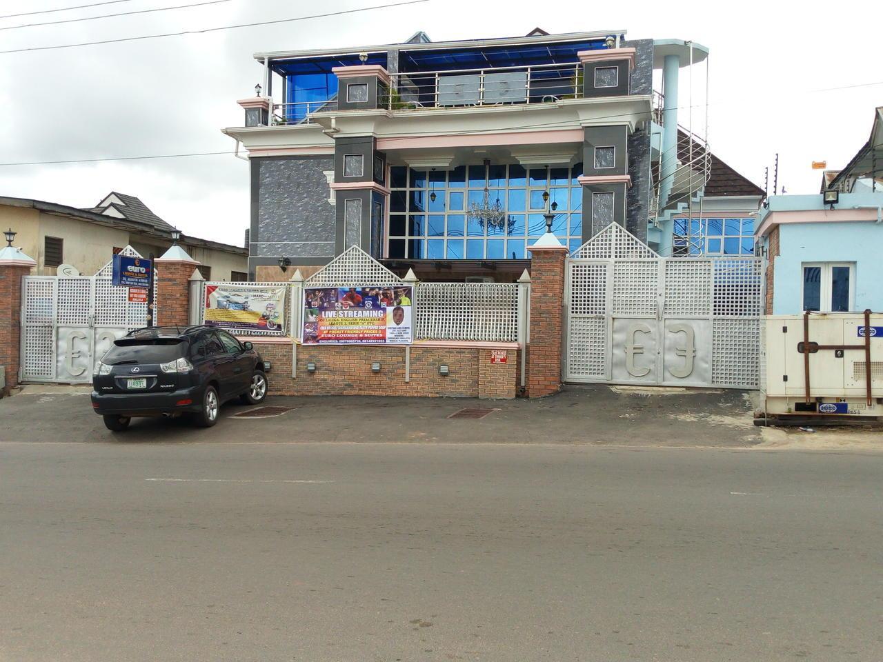 Euro Lounge and Suites