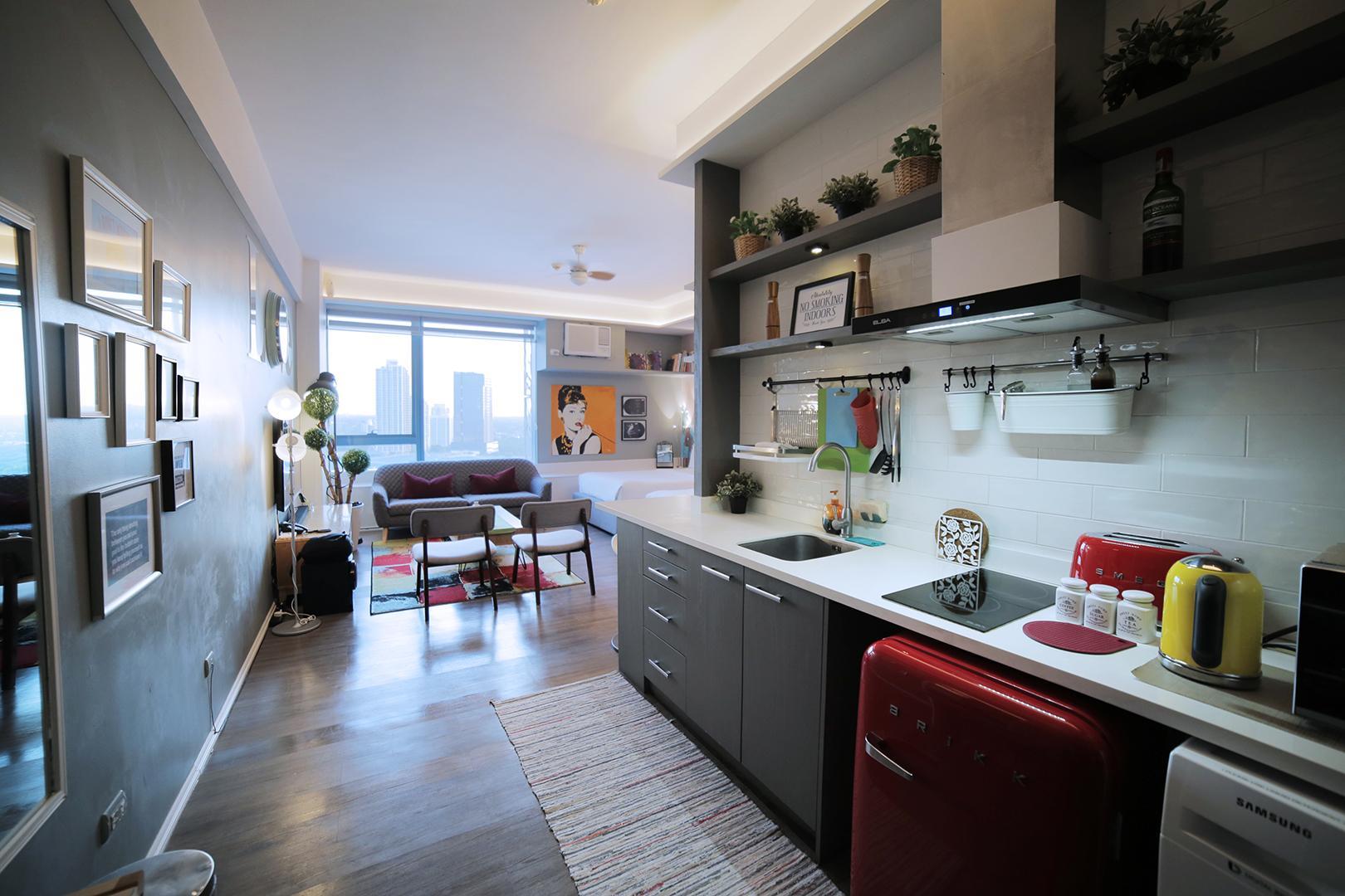 Posh Entrata Condo Suite with Panoramic City View