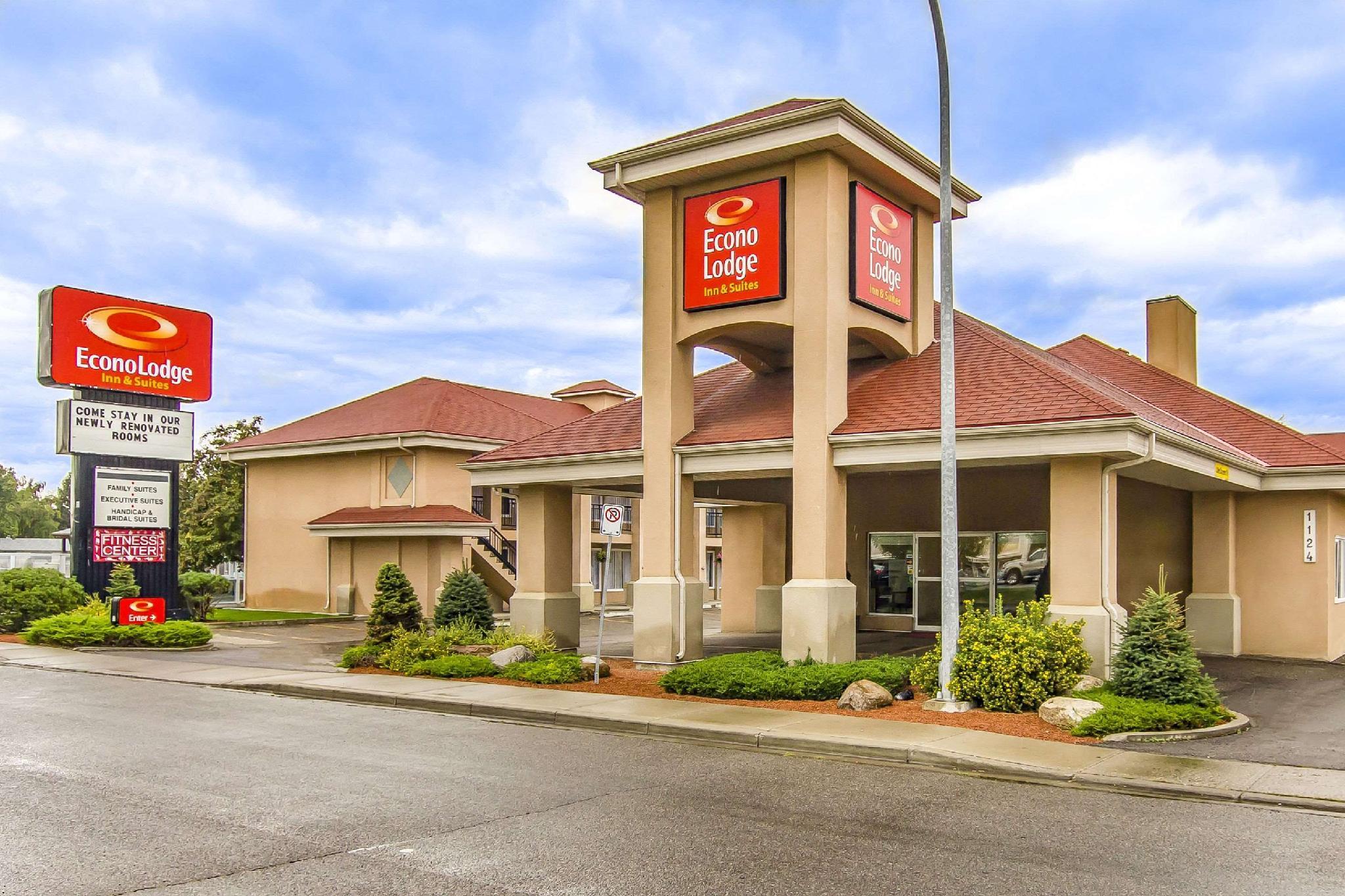 Econo Lodge  Inn & Suites