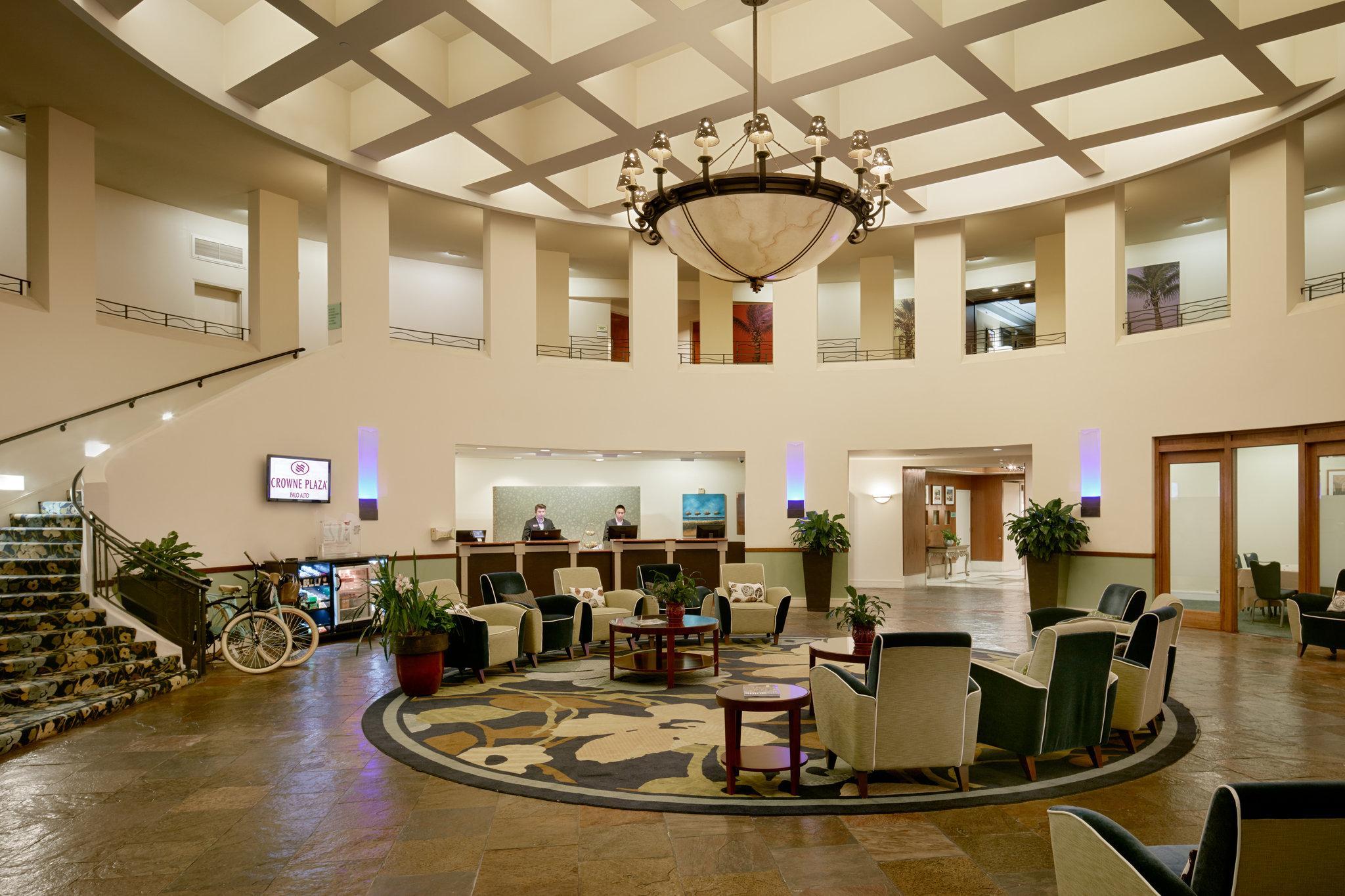 Crowne Plaza Cabana Hotel