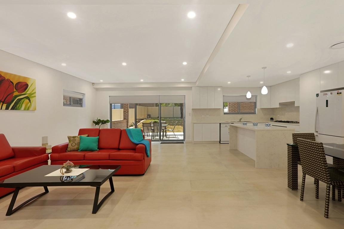Greenacre Villa 41 - Sydney Modern 5 Bdrm house