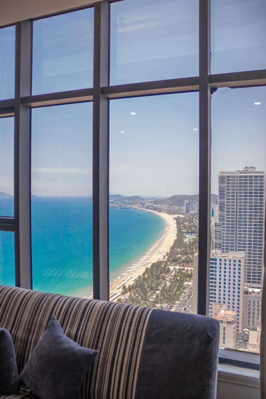Romantic ocean view apartment at central beach