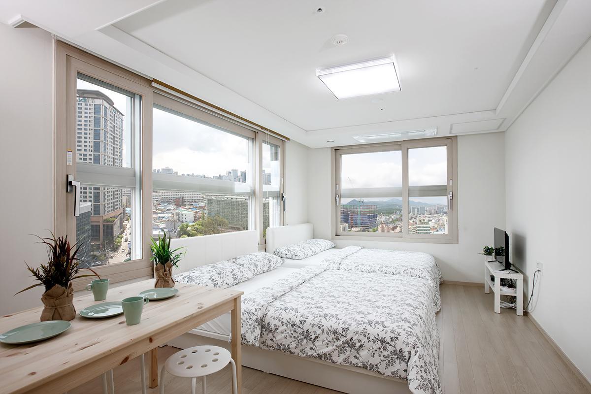 Two rooms in Myeongdong Two bedrooms for 8 people