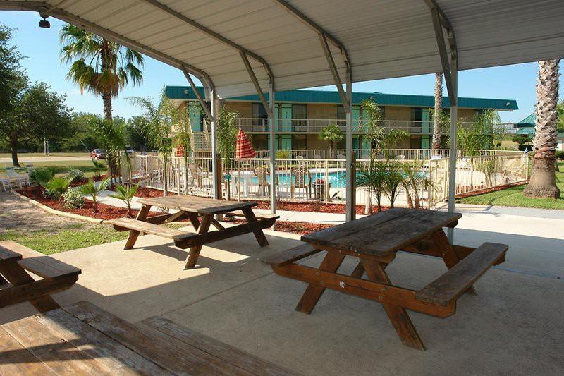 Motel 6 Beeville