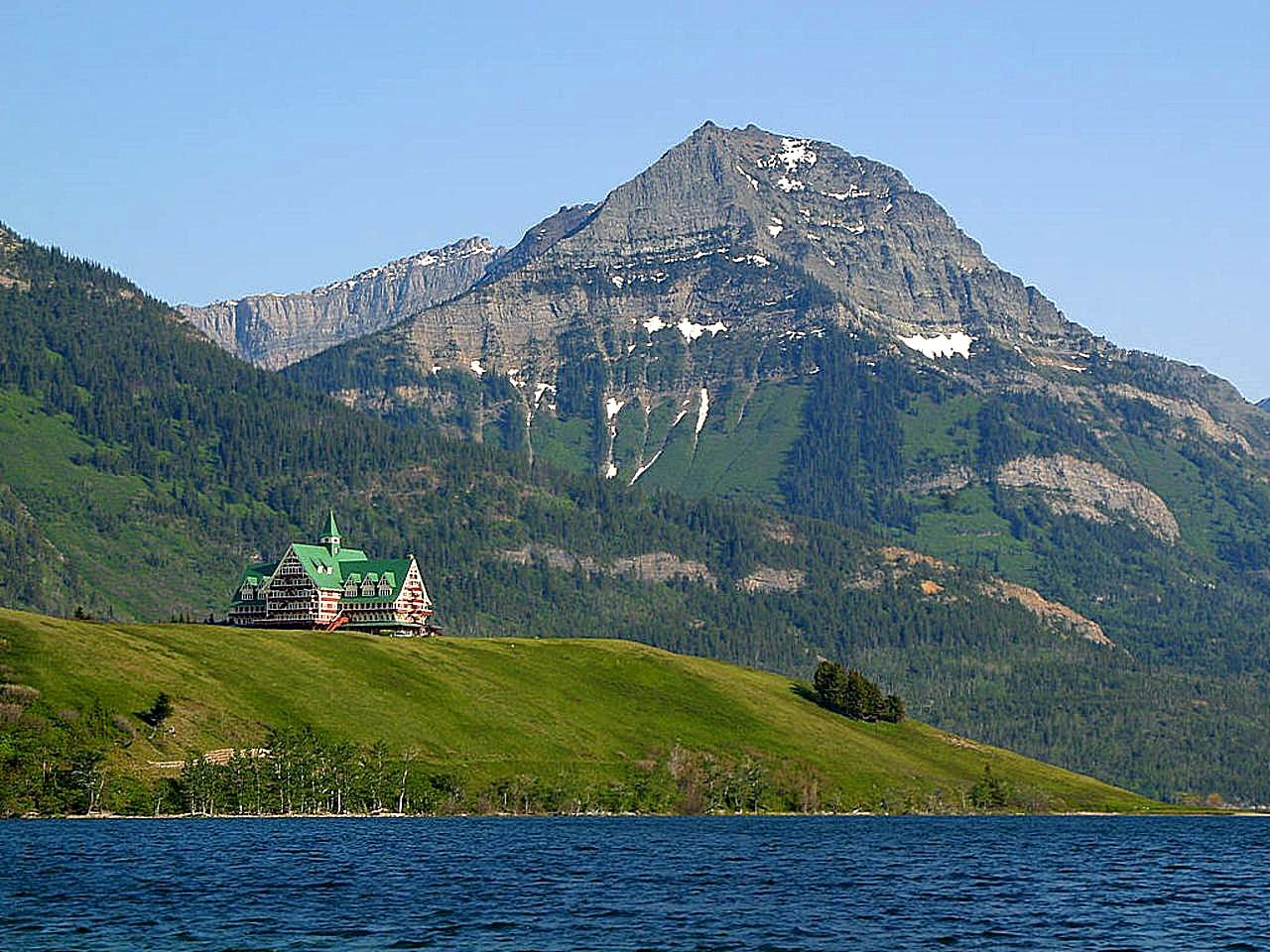 Hotels in Waterton Park