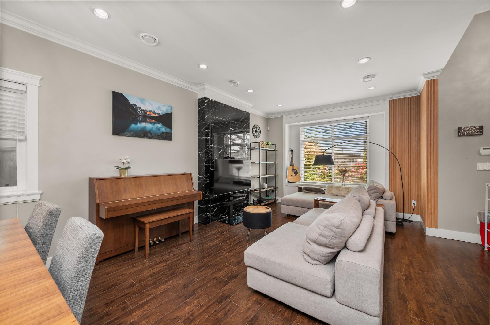 System.Collections.Generic.List`1[BluePillow.Application.SearchEngine.Dto.PhotoDto]?.ElementAt(0)?.Caption