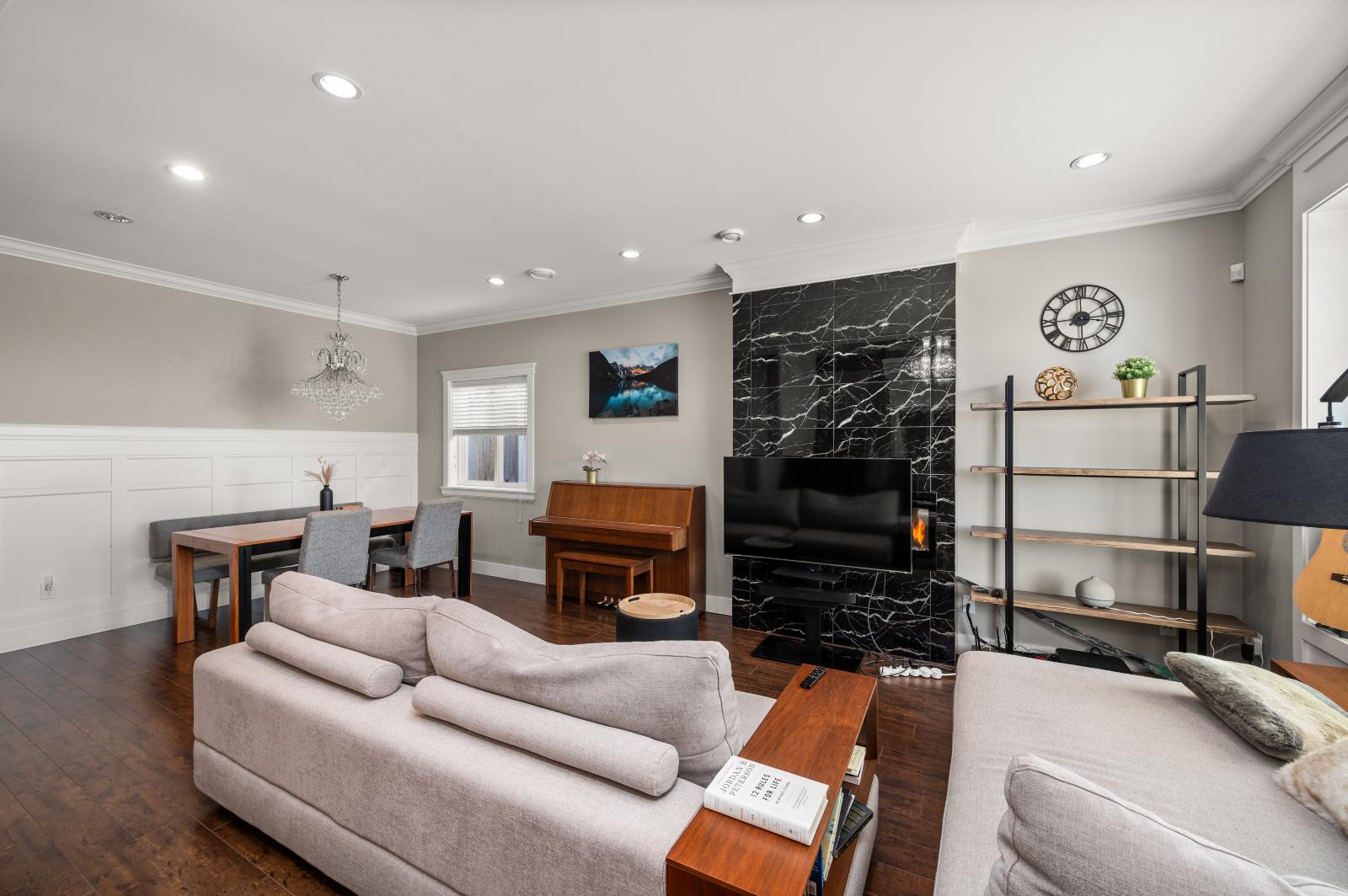 System.Collections.Generic.List`1[BluePillow.Application.SearchEngine.Dto.PhotoDto]?.ElementAt(1)?.Caption