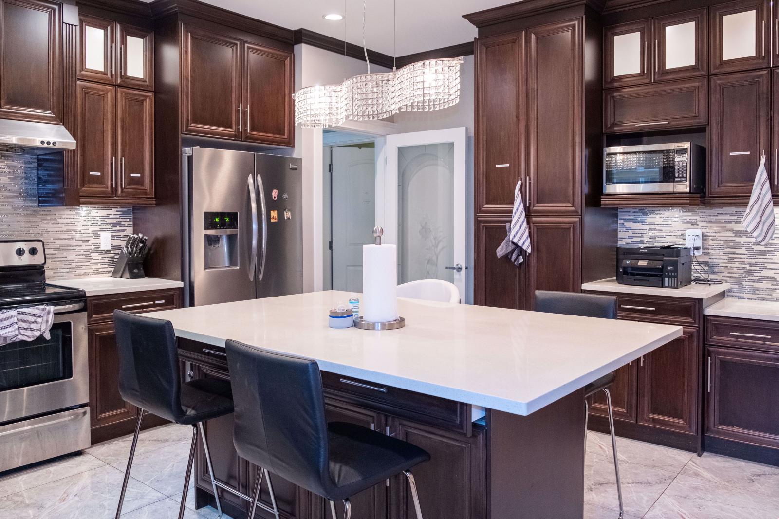 System.Collections.Generic.List`1[BluePillow.Application.SearchEngine.Dto.PhotoDto]?.ElementAt(3)?.Caption