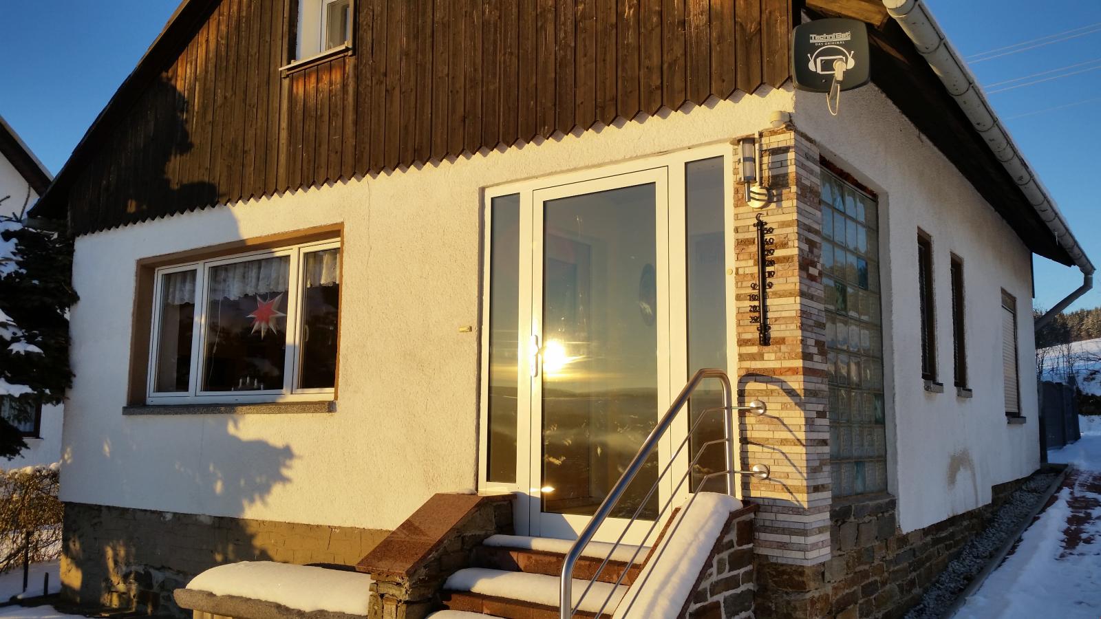 System.Collections.Generic.List`1[BluePillow.Application.SearchEngine.Dto.PhotoDto]?.ElementAt(0)?.Caption