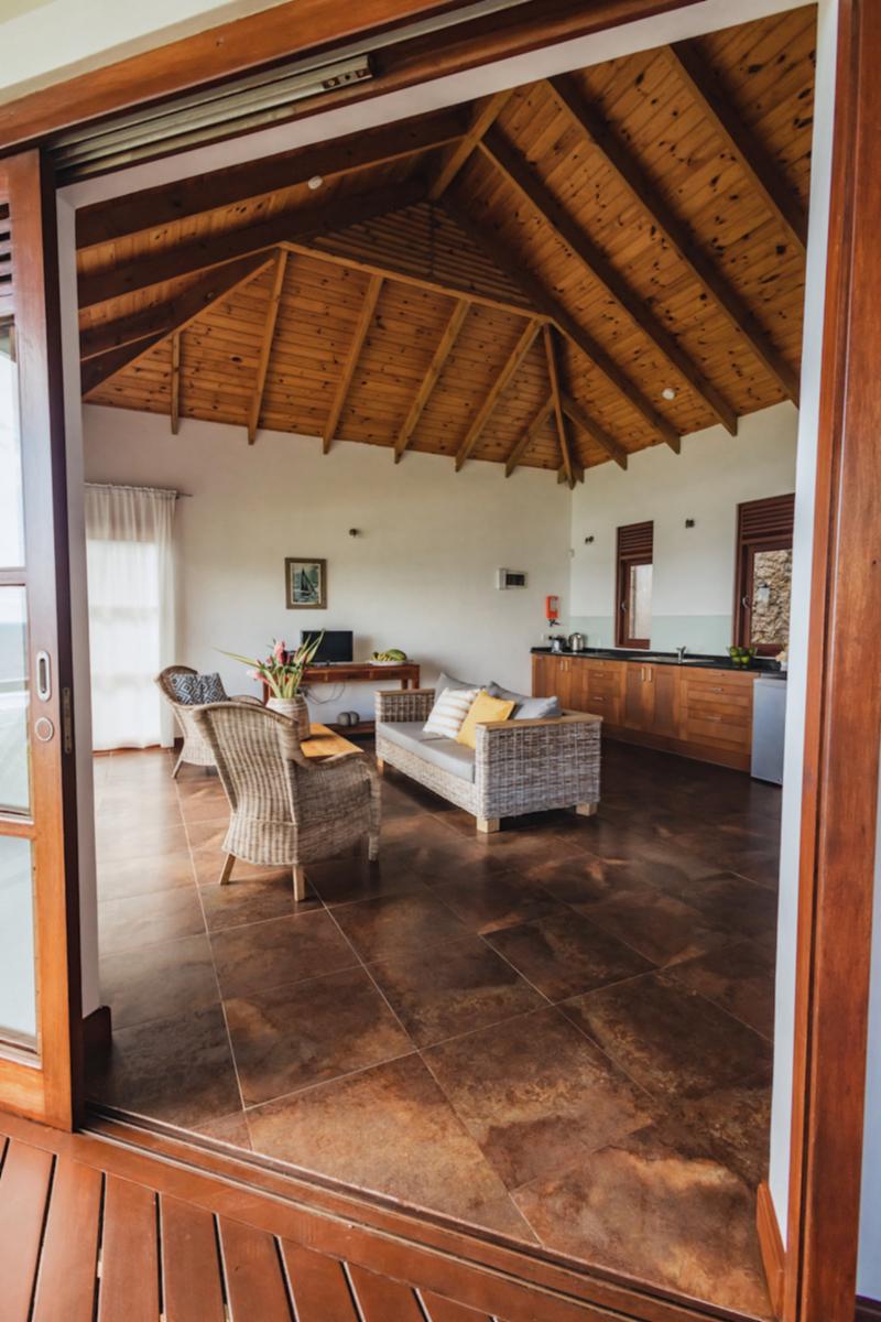 System.Collections.Generic.List`1[BluePillow.Application.SearchEngine.Dto.PhotoDto]?.ElementAt(3)?.Caption