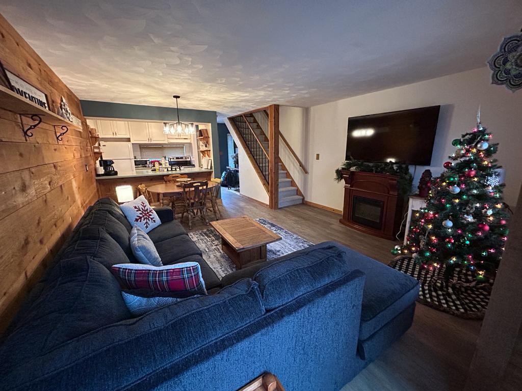 System.Collections.Generic.List`1[BluePillow.Application.SearchEngine.Dto.PhotoDto]?.ElementAt(0)?.Caption