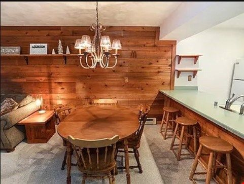 System.Collections.Generic.List`1[BluePillow.Application.SearchEngine.Dto.PhotoDto]?.ElementAt(1)?.Caption