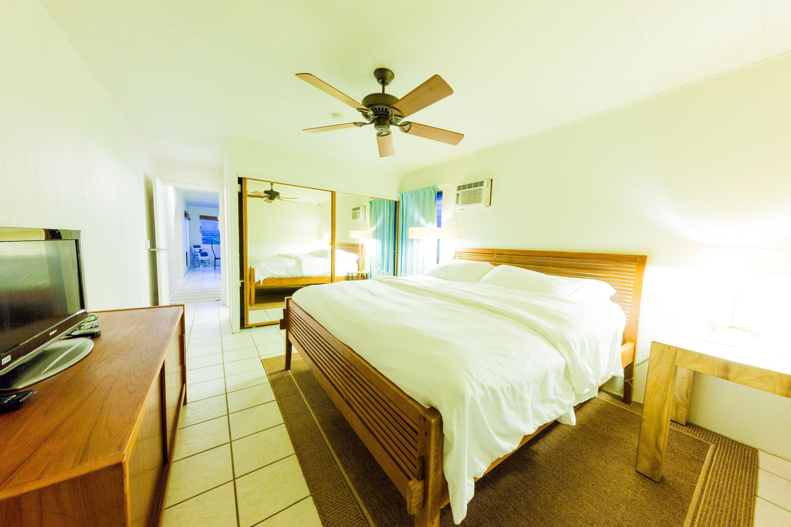 System.Collections.Generic.List`1[BluePillow.Application.SearchEngine.Dto.PhotoDto]?.ElementAt(3)?.Caption