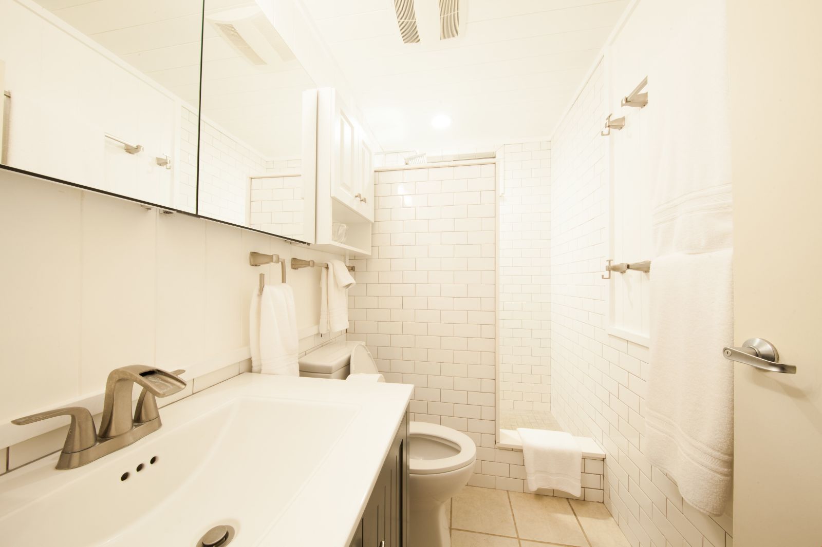 System.Collections.Generic.List`1[BluePillow.Application.SearchEngine.Dto.PhotoDto]?.ElementAt(1)?.Caption